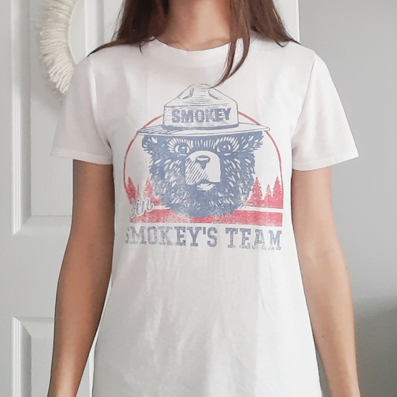 🖤 Smokey's Team Graphic Tee - 🖤 Bundle - Picture 4 of 6